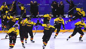 „in kanada waren fast alle überrascht, dass sich deutschland gegen schweden durchgesetzt hat. Olympia Eishockey Halbfinale Deutschland Gewinnt Gegen Kanada
