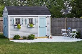 This Coastal She Shed Is An Adorable Backyard Retreat Schuppen Gartenhaus Schuppen Ideen