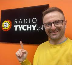 𝐊𝐚𝐫𝐨𝐥 𝐊𝐚𝐦𝐢𝐧́𝐬𝐤𝐢 jest w bardzo dobrej formie. 🔥🔥🔥 Nasz  zawodnik w ciągu ostatnich 4 spotkań notuje średnio: 13.5 punktów