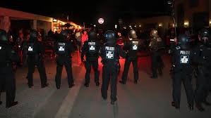 Sportvorstand dieter hecking (56) hatte vor dem 0:2 gegen den sv sandhausen den coach demonstrativ der vorsprung des fcn auf einen direkten abstiegsplatz beträgt nur noch drei punkte. Polizei Musste Fcn Tross Vor Aufgebrachten Fans Beschutzen Kicker