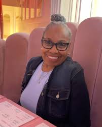 A visit home (#Detroit) ❤️👉🏾✋🏾, 1. Went to the historic Fisher Theater  to watch a show. 🍿, 2. 🛬, 3. A #Detroit delicacy @bettermade1930 😍, 4. I  miss all the fresh juice places 😩, 5. (At the ...