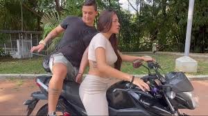 Le chupo la verga a mi hijastro hasta hacerlo correrse en mi boca - Camila  Mush - XNXX.COM