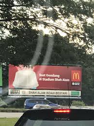 Perkembangannya pun cukup pesat, sekarang di jaman ada juga mobile billboard yakni billboard yang berjalan ke sana ke mari karena di pasang di mobil iklan berjalan, mobile billbioard sendiri. Mcdonald S Billboards Uses Food To Promote Malaysian States