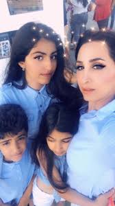 أولاد هند القحطاني، سناب شات هند القحطاني. Twitter à¤ªà¤° Ø¹Ø¨Ø¯Ø§Ù„Ø±Ø­Ù…Ù† Ø§Ù„Ù…Ø·ÙŠØ±ÙŠ Ø§Ø¹Ù„Ø§Ù† Ø³Ù†Ø§Ø¨ Ù‡Ù†Ø¯ 200Ø§Ù„Ù Ø¯ÙˆÙ„Ø§Ø± Ù‡Ù†Ø¯ Ø§Ù„Ù‚Ø­Ø·Ø§Ù†ÙŠ Ø®Ø±Ø¬Øª Ù…Ù† Ø§Ù„Ø´Ø±Ù‚ Ø§Ù„Ø£ÙˆØ³Ø· ØªØ¹ÙŠØ´ ÙÙŠ Ø§Ù…Ø±ÙŠÙƒØ§ Ø£Ù†Øª Ù„ÙŠØ´ ØªØªØ¯Ø®Ù„ Ø¨Ø­ÙŠØ§ØªÙ‡Ø§ Ø¥Ù†Ø³Ø§Ù†Ù‡ Ø±ØºÙ… Ø§Ù„Ø³Ø¨ ÙˆØ§Ù„Ø´ØªÙ… ÙˆØ§Ù„ØªÙ‡Ø¯ÙŠØ¯ ØµØ§Ø¨Ø±Ù‡ ÙˆÙ…Ù‡ØªÙ…Ù‡ Ø¨ØªØ¹Ù„ÙŠÙ… Ø£Ø·ÙØ§Ù„Ù‡Ø§ ÙˆØªØ¨ÙŠ ØªØ¹ÙŠØ´ Ø¨Ø§Ù‚ÙŠ Ø¹Ù…Ø±Ù‡Ø§ Ø¨Ù…Ø²Ø§Ø¬Ù‡Ø§
