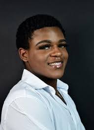 Lindsey Hodge's Instagram, Twitter & Facebook