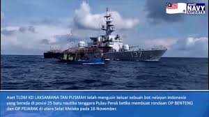 Entah kenapa juga buku teks negara kita begitu. Ahoy Navy Update 17 November Kd Laksamana Tan Pusmah Usir Bot Nelayan Indonesia Youtube
