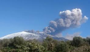 İtalyan basını patlamanın, avrupa'nın en yüksek ve aktif yanardağlarından. Etna Yanardagi Patladi Dunya Haberleri