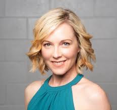 Cara Hamilton's Instagram, Twitter & Facebook