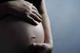 Wenn eine frau erst nach dem zweiten oder dritten ausbleiben der monatsblutung einen schwangerschaftstest macht, kann dieser aber negativ sein, obwohl eine schwangerschaft besteht. Verdrangung Wenn Frauen Das Baby Im Bauch Nicht Bemerken Brigitte De