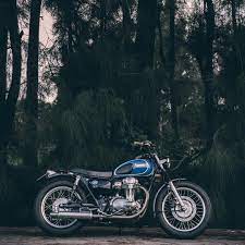 8 15下午太陽用遲到半個月般賊笑的表情從烏雲後面探頭把握了這短暫的時光一個人刊踹 回到了幾年前帶你 妳來共享美景的地方微風很涼 只有水 聲和眼前的山景