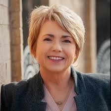 Leslie Switzer's Instagram, Twitter & Facebook