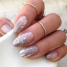 These gold nails are the perfect new years nail art. Holiday Nail Ideas