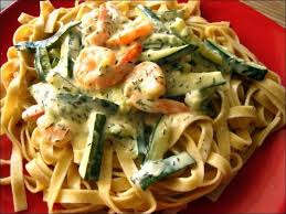 Tagliatelles Aux Crevettes A La Creme Des Tagliatelles A La Creme Agrementees De Crevettes Et De Courg Tagliatelle Crevette Tagliatelles Recette Pate Crevette
