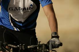 I have used a pair of garmin edge 305s for many years on my bikes as i like their simplicity and ease of building courses. Garmin Forerunner 310xt Gps Triathlonuhr Inkl Herzfrequenz Brustgurt Wasserdicht Bis Ca 50 M Tiefe Amazon De Sport Freizeit