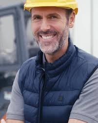 En Uniformes Murcia sabemos que la calidad y la comodidad son fundamentales  para que los trabajadores se sientan a gusto con sus uniformes. Por eso,  diseñamos prendas con materiales de primera calidad ...