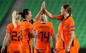 De oranje leeuwinnen staan te trappelen om ons land te vertegenwoordigen op het wereld kampioenschap vrouwenvoetbal in frankrijk. Deze Oranje Leeuwinnen Gaan Mee Naar De Olympische Spelen Leeuwarder Courant