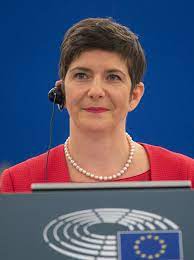 Klára dobrev, née le 2 février 1972 à sofia, est une personnalité politique hongroise. Klara Dobrev Wikipedia