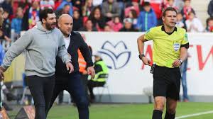 Regeländerungen im fußball haben immer. Bundesliga Kurioser Platzverweis Erstmals Sieht Coach Gelb Rote Karte Fussball