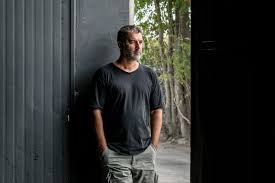 Για ποιον λόγο ο βόσκαρης από τις άγριες μέλισσες δεν αγαπά τα χριστούγεννα Basilhs Mpismpikhs 8a H8ela Na Eimai Anarxikos Alla Den Mporw Monopoli Gr