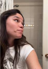 Robyn Thorpe's Instagram, Twitter & Facebook