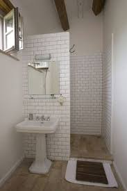 31 Simple Bathroom Designs For Low Budget Decoration Simple Bathroom Designs Tiny House Bathroom Small Bathroom Remodel