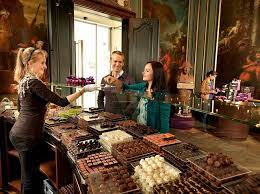 Het concertgebouw is geopend in 2002, toen brugge culturele hoofdstad van europa was. The Chocolate Line Visitflanders