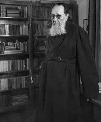 Urmeaza scoala primara in siria, liceul la arad si timisoara, iar studiile universitare de drept si stiinte la budapesta si viena. Biografie Ioan Slavici