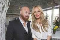 Simonina sestra yvona ukázala maminku a hned bylo všem jasné, že geny se nezapřou. Jak Vypada Tchyne Simony Krainove