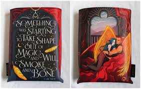 Daughter of smoke and bone by laini taylor. Illumicrate Daughter Of Smoke And Bone Unboxing The Last Book On The Left