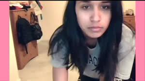 QUITANDOSE LA ROPA FRENTE AL WEBCAM - XNXX.COM