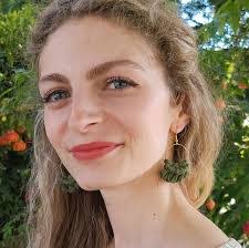 Lisa Parente's Instagram, Twitter & Facebook