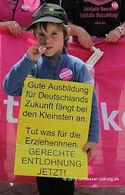 Der streik dient dazu, bestimmte interessen durchzusetzen. 120 Erzieherinnen Auf Der Strasse Demo Fur Bessere Bedingungen