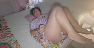 Una milf gordita fue pillada tocándose y se la follan