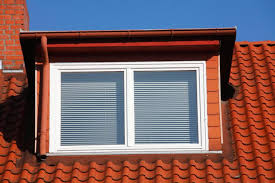 Wie oben bereits erwähnt, bietet die innenjalousie jedoch nur wenig schutz vor hitzestrahlung. Dachfenster Rollos Und Ihre Eigenschaften Aroundhome