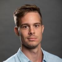 1300+ "Laszlo" profiles