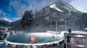 Bormio dispone di un panorama termale unico, le proprietà delle acque termali sono molteplici e generano benefici per la salute, l'estetica ed il benessere della persona. Terme Di Bormio Offerte