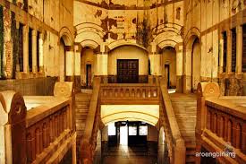 Wisata ini hadir sebagai tempat hiburan bagi masyarakat lokal maupun mancanegara. Lawang Sewu Semarang