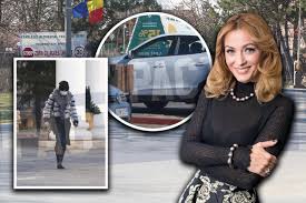 Anca țurcașiu a fost invitata de onoare / paparazzi. Anca È›urcaÈ™iu SurprinsÄƒ Intorcandu Se La Domiciliul Conjugal Ce A CumpÄƒrat Inainte SÄƒ Intre In CasÄƒ Imaginile Spun Totul Foto Exclusiv Impact