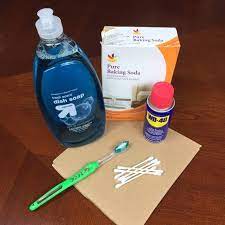 Como Quitar Las Manchas De Aceite O De Grasa De La Ropa Remove Oil Stains Cleaning Hacks House Cleaning Tips