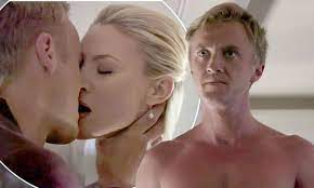 David´82 to vystihl moc pekne, zejmena pak s vyjmenovanim souvislosti a moznych inspiraci. Tom Felton Strips Shirtless To Play Internet Billionaire In Murder In The First Daily Mail Online