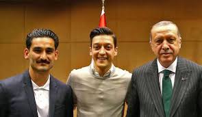 22 jul 2018 10:28:09 por: Ilkay Gundogan Uber Erdogan Foto Wollten Niemanden Unterstutzen