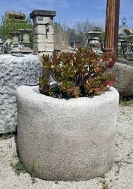 Atelier Alain Bidal Fabrication Artisanale De Vases Et Pots A Fleurs En Pierre Naturelle Francaise Jardiniere En Pierre Pot De Fleurs Deco Jardin