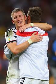 Eine biografie beleuchtet sein leben, dessen sportlich beste jahre ihm der krieg raubte, einem nicht. The Most Emotional Moments From The World Cup Final Wm 2014 Wm Finale 2014 Fussball Nationalmannschaft