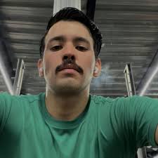 Dani con bigote como #throwback 👨🏻