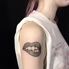 emilyalicejohnston gmail com on instagram sunday sin mouth on lucy thanks darling i am answering emails tomorrow thankyou mouth tattoo tattoos lip tattoos