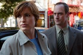 Stabler is seen kissing his new female partner, but nothing ever comes from it, and she leaves. Christopher Meloni Will Return To Law Order Svu As Elliot Stabler In The Season Premiere Glamour
