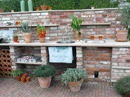 outdoorkuche aus historischem klinker mit green egg grill und spule clinker diykitchen garten kuche gartenmauern green egg grill