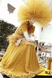 The Pasta Lady S Sculpture In A Florence S Pasta Shop Pasta Art Dresses Macaroni Art