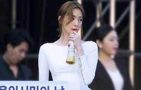평생을 사랑받기 위해 애썼지만, 여동생이 태어나자마자 버려지고 정략결혼을 하러 가던 길에. Memo ë°°ìš° ì´ë‹¤í¬ í‚¤ ëª¸ë§¤ ë‚¨ì¹œ ì„±í˜•ì „