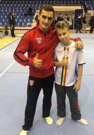 Marian drăgulescu a obţinut o medie de 14733 la sărituri, la campionatelor europene de gimnastică artistică petrom, masculin. Aaqrgiwslr96vm